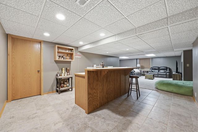 1300 E Cresthill Rd, Derby, KS 67037