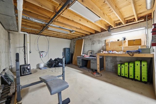 1300 E Cresthill Rd, Derby, KS 67037