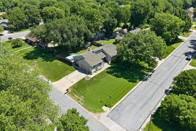 1300 E Cresthill Rd, Derby, KS 67037