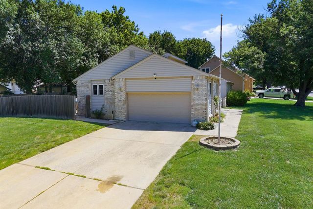 1300 E Cresthill Rd, Derby, KS 67037