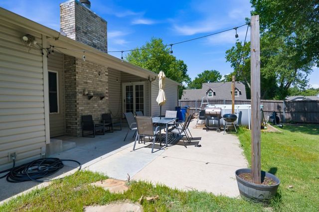 1300 E Cresthill Rd, Derby, KS 67037