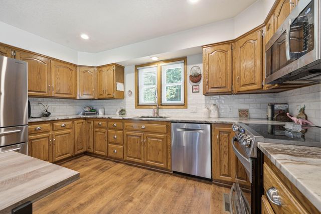 1300 E Cresthill Rd, Derby, KS 67037