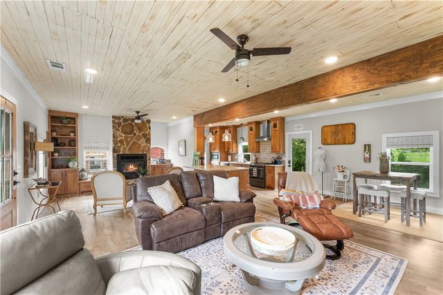 453 Goose Creek Road, Farmington, AR 72730