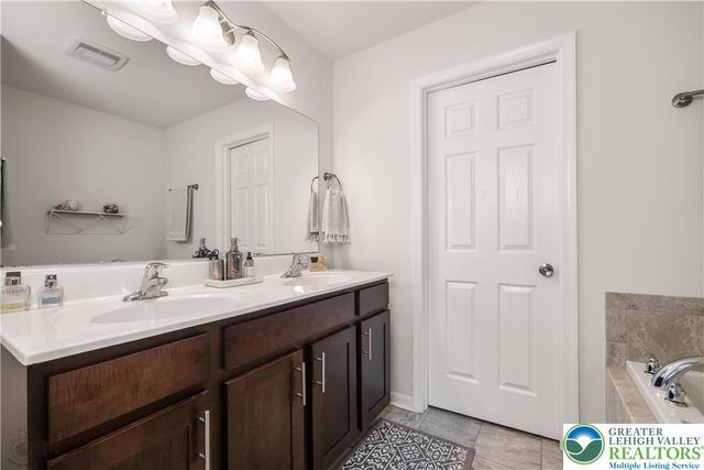 944 Swallow Tail Lane, Upper Macungie Twp, PA 18031