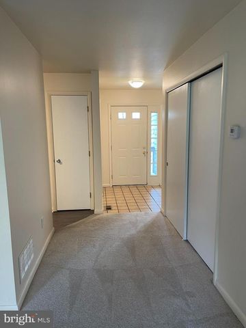 105 FOXFIRE DR, Newark, DE 19711