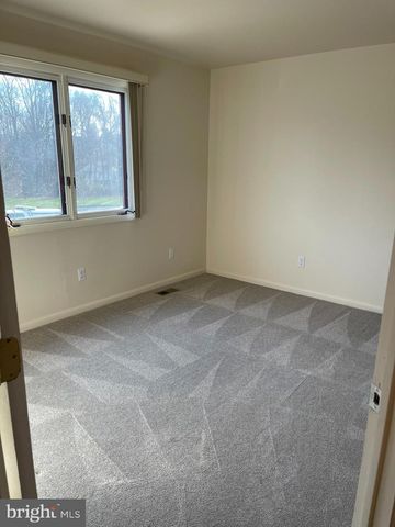 105 FOXFIRE DR, Newark, DE 19711