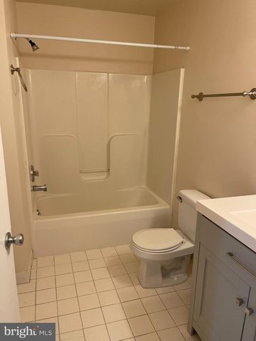 105 FOXFIRE DR, Newark, DE 19711