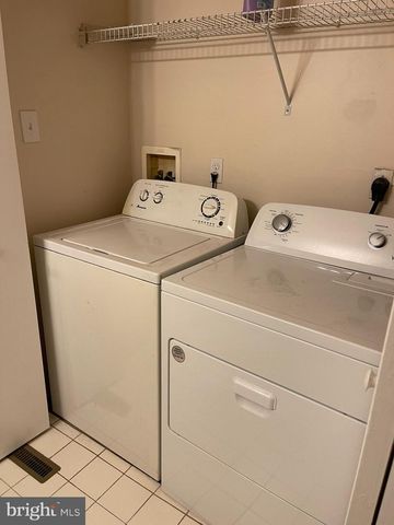 105 FOXFIRE DR, Newark, DE 19711