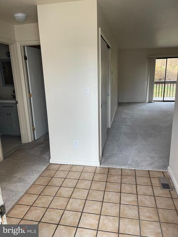 105 FOXFIRE DR, Newark, DE 19711