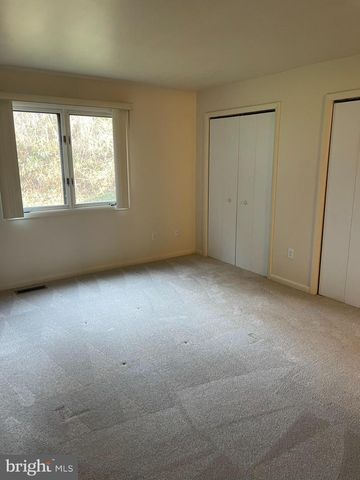 105 FOXFIRE DR, Newark, DE 19711