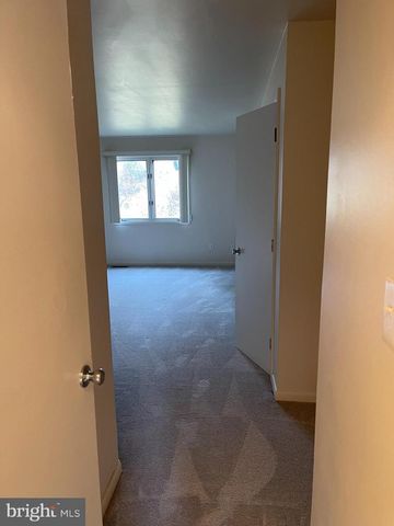 105 FOXFIRE DR, Newark, DE 19711