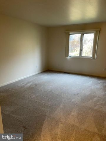 105 FOXFIRE DR, Newark, DE 19711