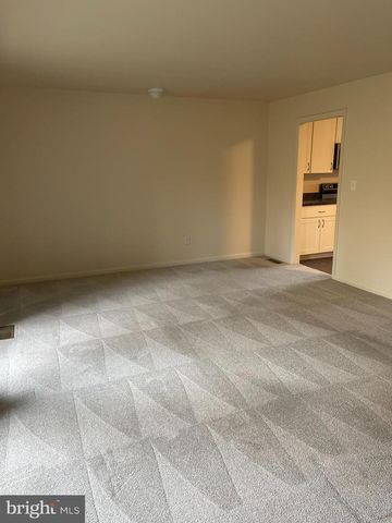 105 FOXFIRE DR, Newark, DE 19711