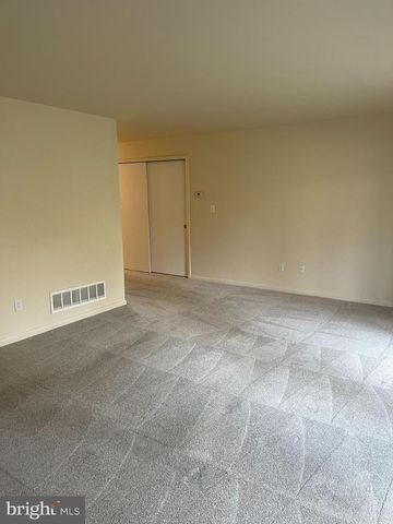 105 FOXFIRE DR, Newark, DE 19711