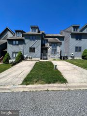 105 FOXFIRE DR, Newark, DE 19711