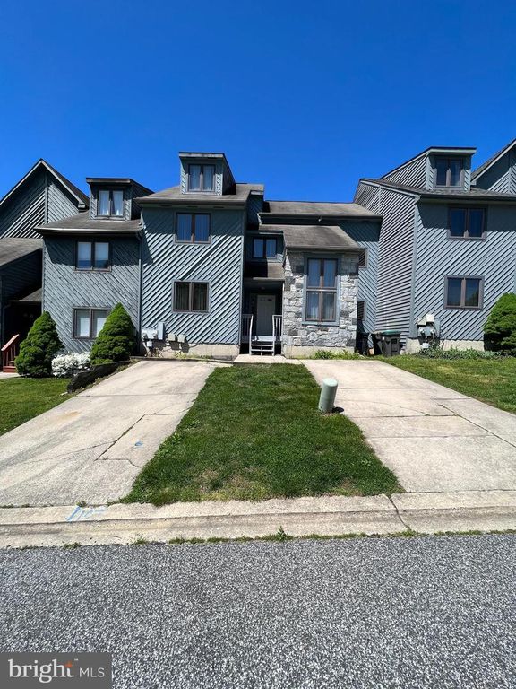 105 FOXFIRE DR, Newark, DE 19711