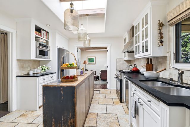 1450 Miracerros Loop S, Santa Fe, NM 87505