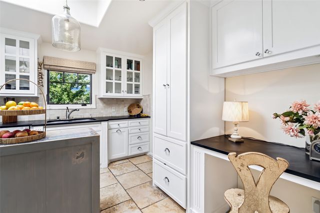 1450 Miracerros Loop S, Santa Fe, NM 87505