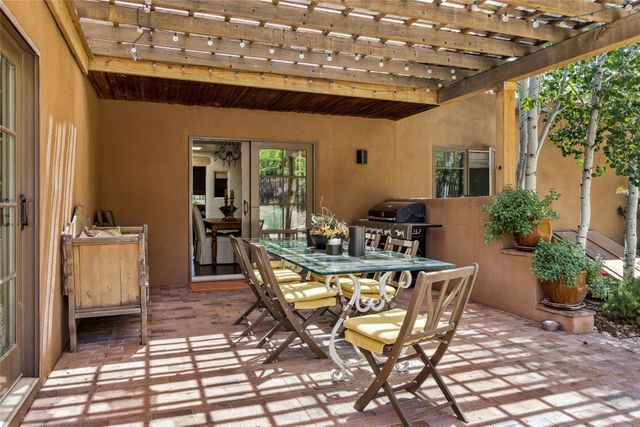 1450 Miracerros Loop S, Santa Fe, NM 87505