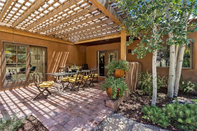 1450 Miracerros Loop S, Santa Fe, NM 87505