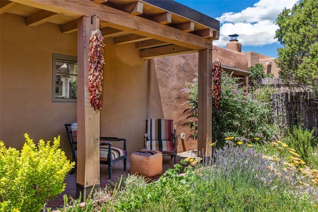 1450 Miracerros Loop S, Santa Fe, NM 87505