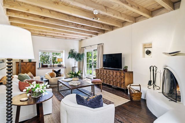 1450 Miracerros Loop S, Santa Fe, NM 87505