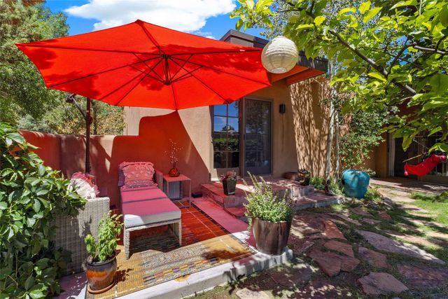 1450 Miracerros Loop S, Santa Fe, NM 87505