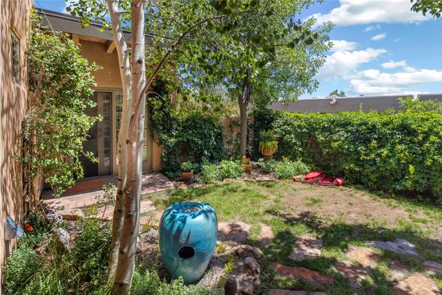 1450 Miracerros Loop S, Santa Fe, NM 87505