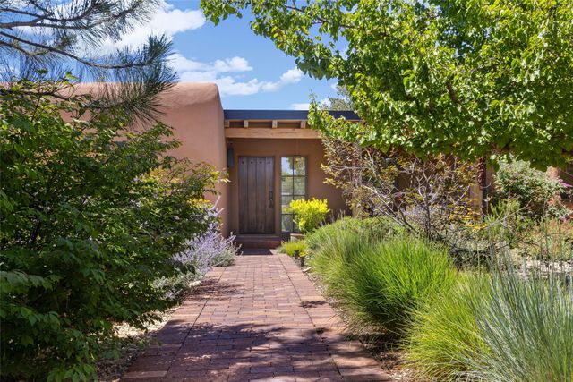 1450 Miracerros Loop S, Santa Fe, NM 87505