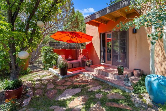 1450 Miracerros Loop S, Santa Fe, NM 87505