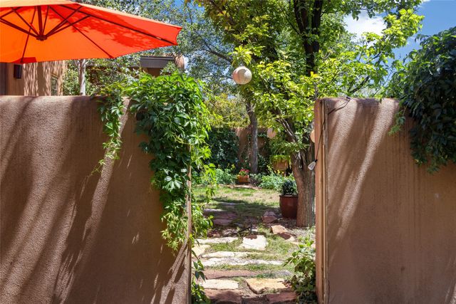 1450 Miracerros Loop S, Santa Fe, NM 87505