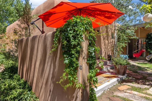 1450 Miracerros Loop S, Santa Fe, NM 87505