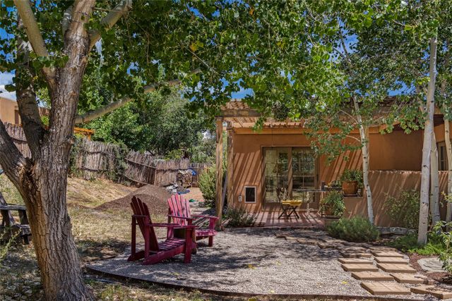 1450 Miracerros Loop S, Santa Fe, NM 87505