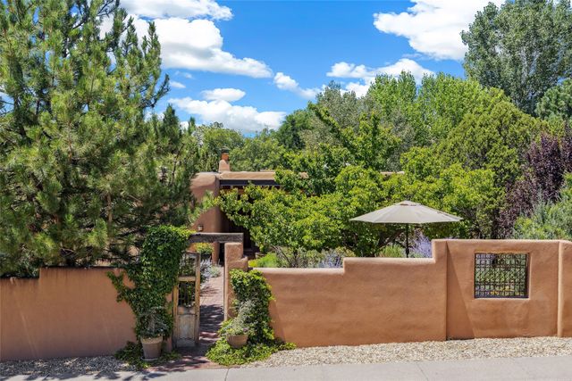 1450 Miracerros Loop S, Santa Fe, NM 87505