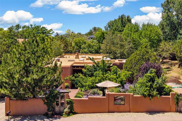 1450 Miracerros Loop S, Santa Fe, NM 87505