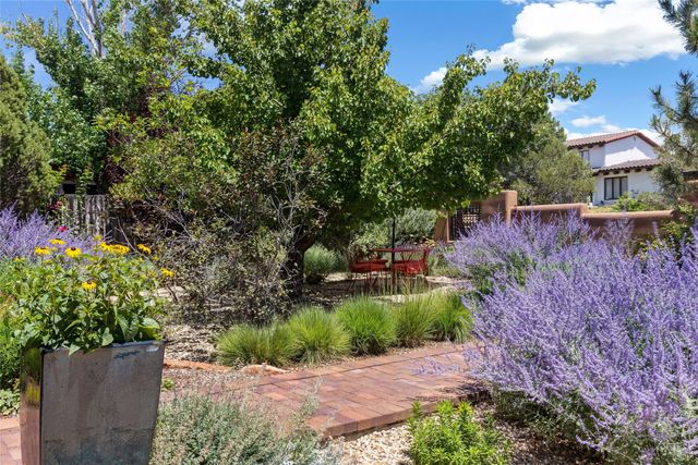 1450 Miracerros Loop S, Santa Fe, NM 87505