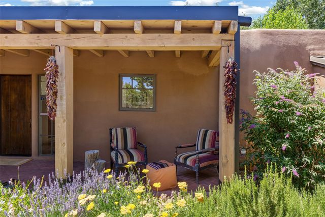 1450 Miracerros Loop S, Santa Fe, NM 87505