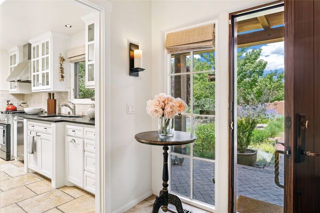 1450 Miracerros Loop S, Santa Fe, NM 87505