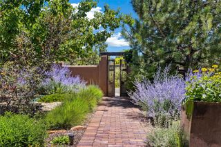 1450 Miracerros Loop S, Santa Fe, NM 87505
