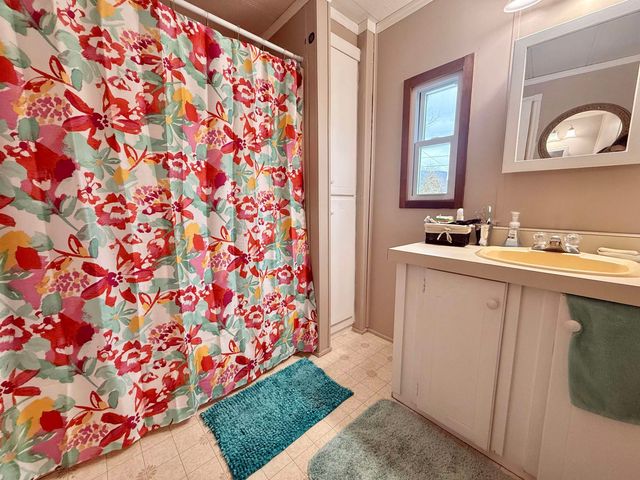 9 Billings Mobile Manor, Rutland City, VT 05701