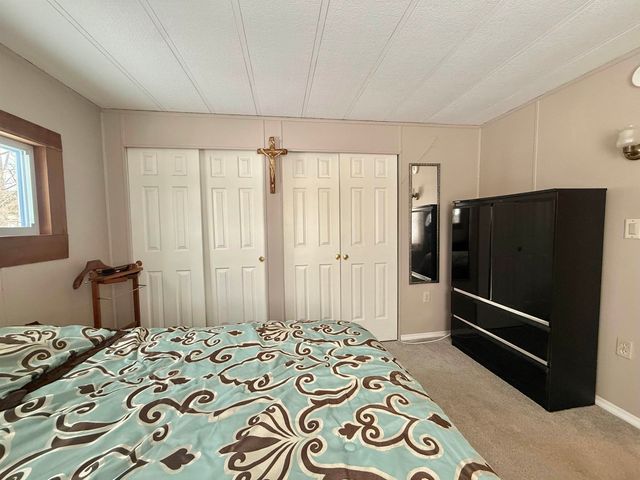 9 Billings Mobile Manor, Rutland City, VT 05701