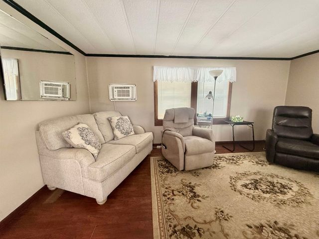 9 Billings Mobile Manor, Rutland City, VT 05701