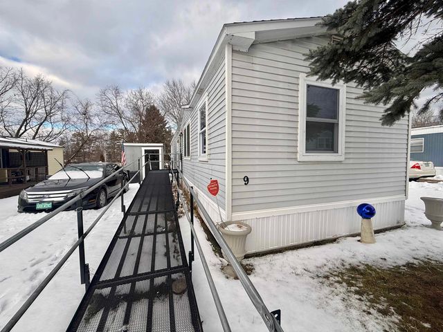 9 Billings Mobile Manor, Rutland City, VT 05701