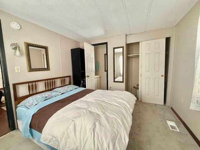 9 Billings Mobile Manor, Rutland City, VT 05701