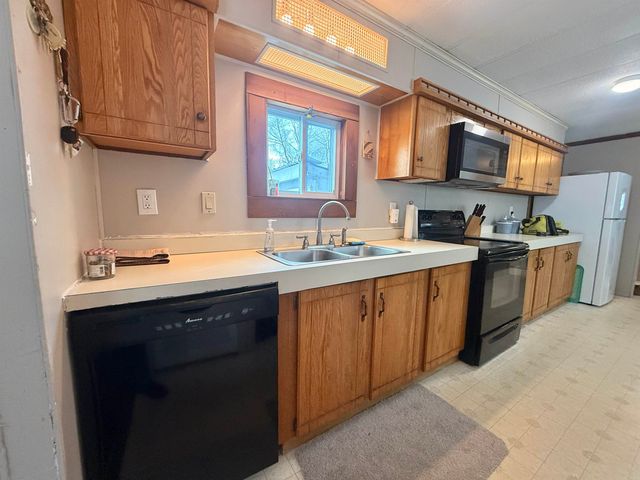 9 Billings Mobile Manor, Rutland City, VT 05701