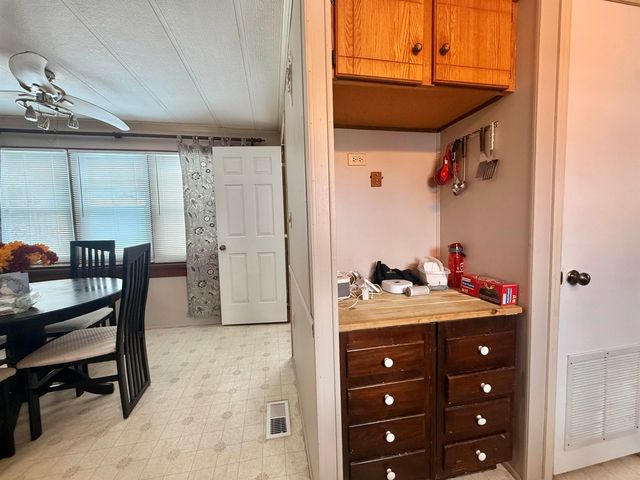 9 Billings Mobile Manor, Rutland City, VT 05701