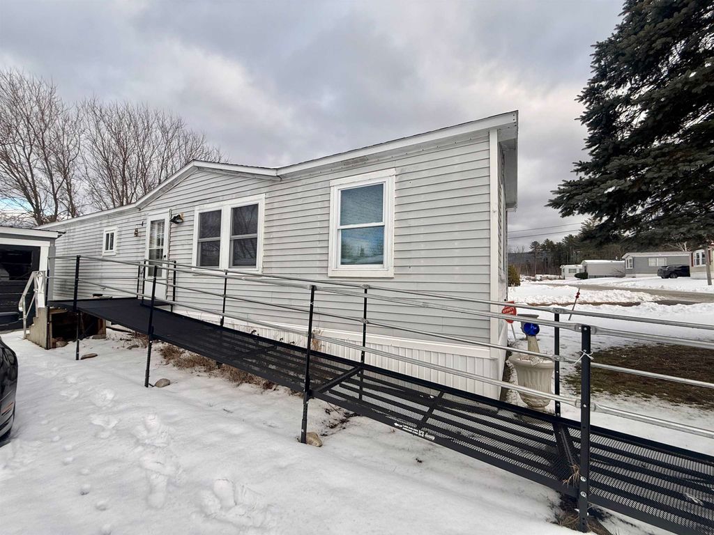 9 Billings Mobile Manor, Rutland City, VT 05701