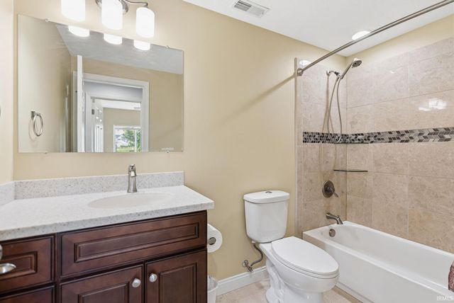 2616 Pine Cone Lane, Warsaw, IN 46582
