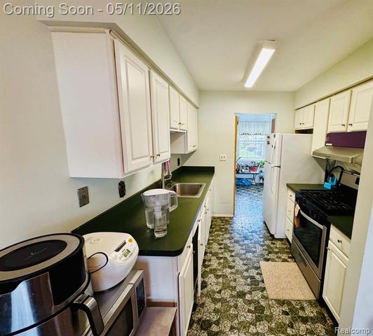 24651 Olde Orchard Street, Novi, MI 48375