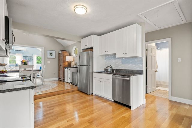 104 Seaview Dr, Plymouth, MA 02360